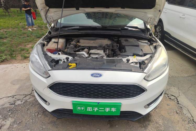 Used Ford Focus 2015 Hatchback EcoBoost 125 Automatic Supreme Style Edition Engine Bay