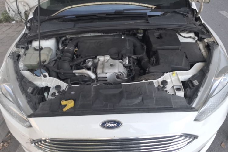 Used Ford Focus 2015 Sedan EcoBoost 125 Manual – Ultra-Style Edition Engine Bay