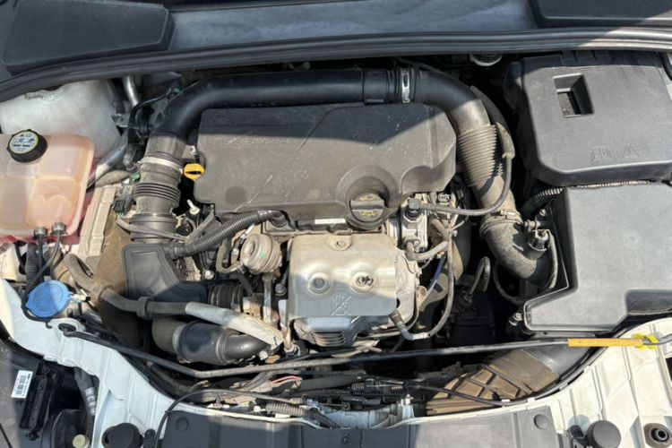 Used Ford Focus 2015 Sedan EcoBoost 125 Automatic Supreme Style Edition Engine Bay