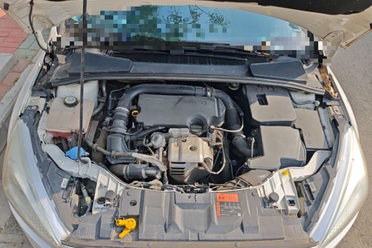 Used Ford Focus 2015 Sedan EcoBoost 125 Manual – Ultra-Style Edition Engine Bay