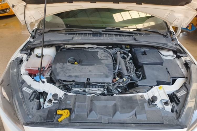 Used Ford Focus 2015 Hatchback EcoBoost 180 Automatic Sport Model Engine Bay