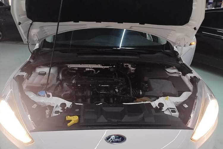 Used Ford Focus 2015 Hatchback 1.6L Automatic Comfort Model Engine Bay