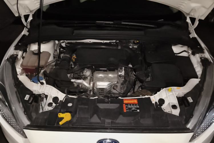Used Ford Focus 2015 Hatchback EcoBoost 125 Automatic Supreme Style Edition Engine Bay