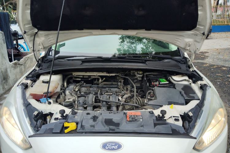 Used Ford Focus 2015 Hatchback 1.6L Automatic Fashion Edition Engine Bay