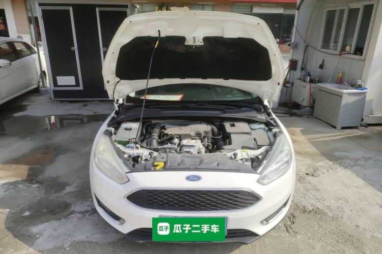 Used Ford Focus 2015 Hatchback EcoBoost 125 Automatic Supreme Style Edition Engine Bay