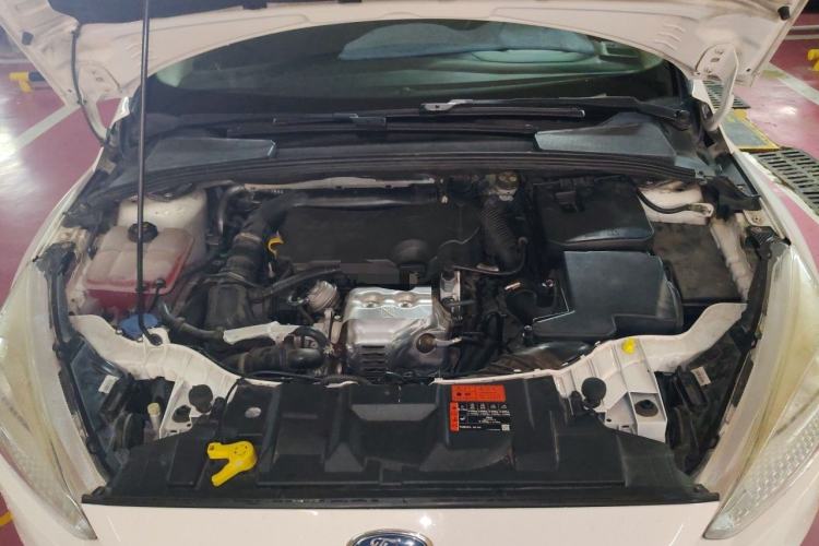 Used Ford Focus 2015 Sedan EcoBoost 125 Automatic Supreme Style Edition Engine Bay