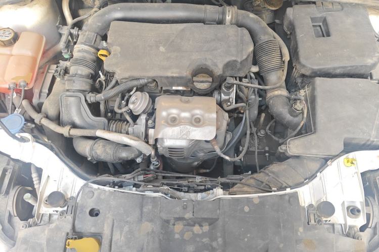 Used Ford Focus 2015 Hatchback EcoBoost 125 Automatic Supreme Style Edition Engine Bay