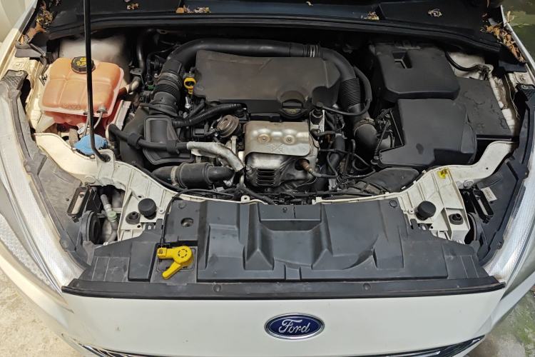 Used Ford Focus 2015 Sedan EcoBoost 125 Automatic Supreme Style Edition Engine Bay