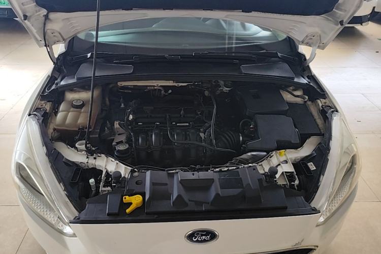 Used Ford Focus 2015 Hatchback 1.6L Manual Comfort Edition Engine Bay