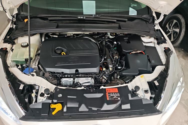 Used Ford Focus 2015 Sedan EcoBoost 180 Automatic Elite Model Engine Bay