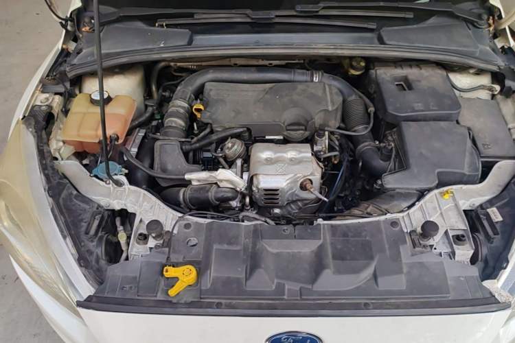 Used Ford Focus 2015 Sedan EcoBoost 125 Automatic Supreme Style Edition Engine Bay
