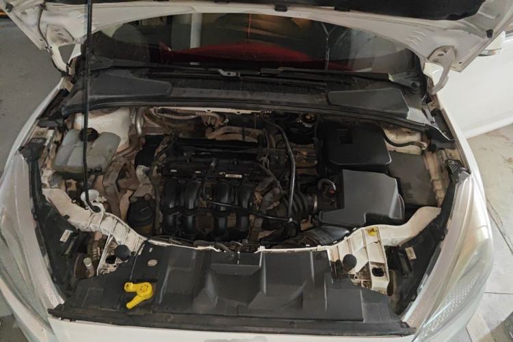 Used Ford Focus 2015 Sedan 1.6L Manual Comfort Model Engine Bay