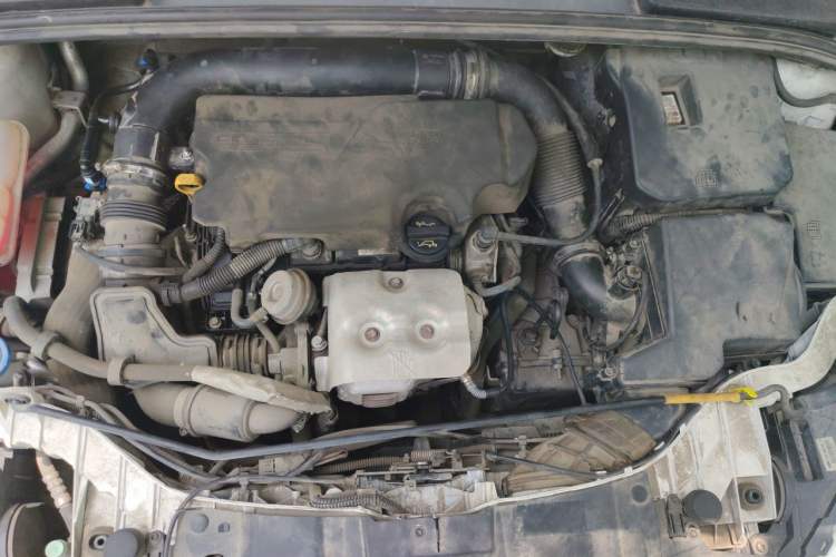 Used Ford Focus 2015 Hatchback EcoBoost 125 Automatic Supreme Style Edition Engine Bay