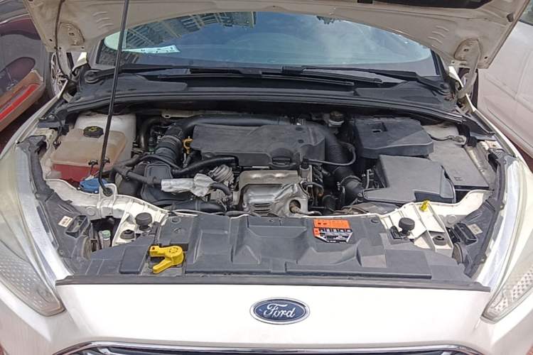 Used Ford Focus 2015 Sedan EcoBoost 125 Automatic Supreme Style Edition Engine Bay