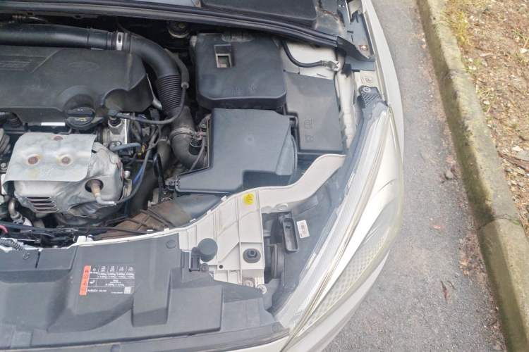 Used Ford Focus 2015 Hatchback EcoBoost 125 Automatic Supreme Style Edition Engine Bay Left