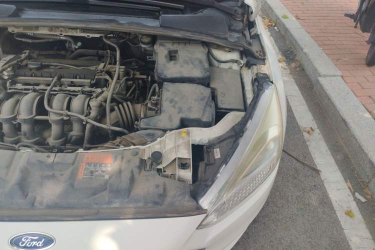 Used Ford Focus 2015 Sedan 1.6L Automatic Comfort Model Engine Bay Left