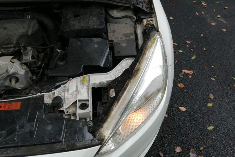 Used Ford Focus 2015 Hatchback EcoBoost 125 Automatic Supreme Style Edition Engine Bay Left