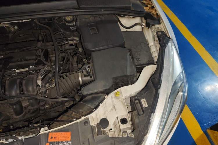 Used Ford Focus 2015 Sedan 1.6L Automatic Trend Model Engine Bay Left