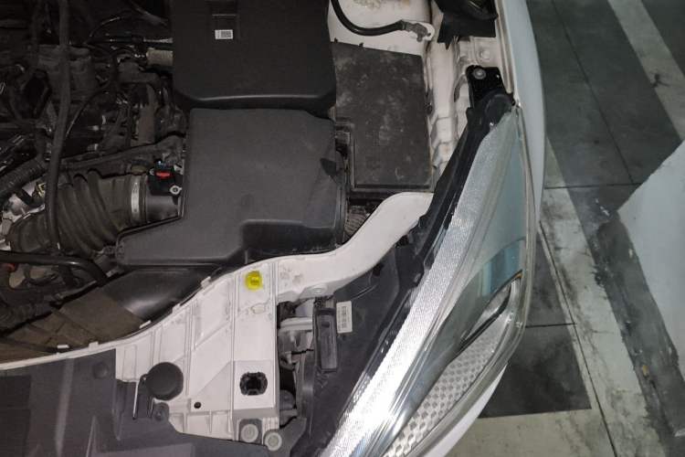 Used Ford Focus 2015 Hatchback 1.6L Automatic Comfort Model Engine Bay Left