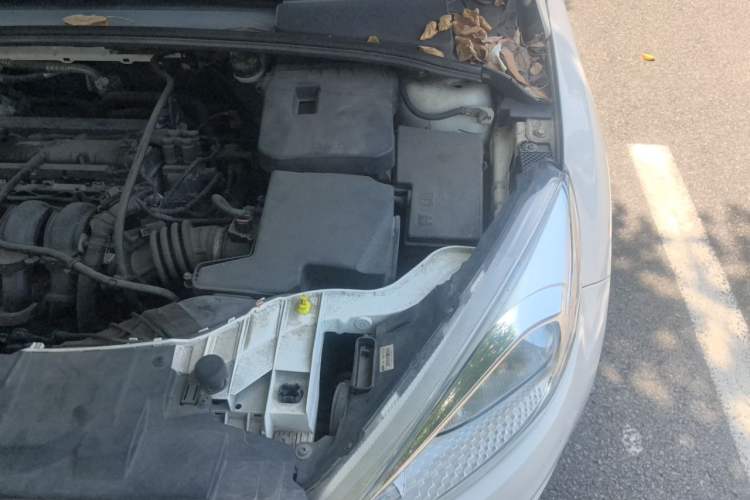 Used Ford Focus 2015 Sedan 1.6L Automatic Comfort Model Engine Bay Left