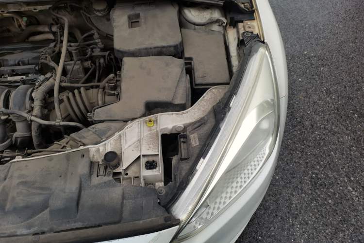 Used Ford Focus 2015 Hatchback 1.6L Automatic Comfort Model Engine Bay Left
