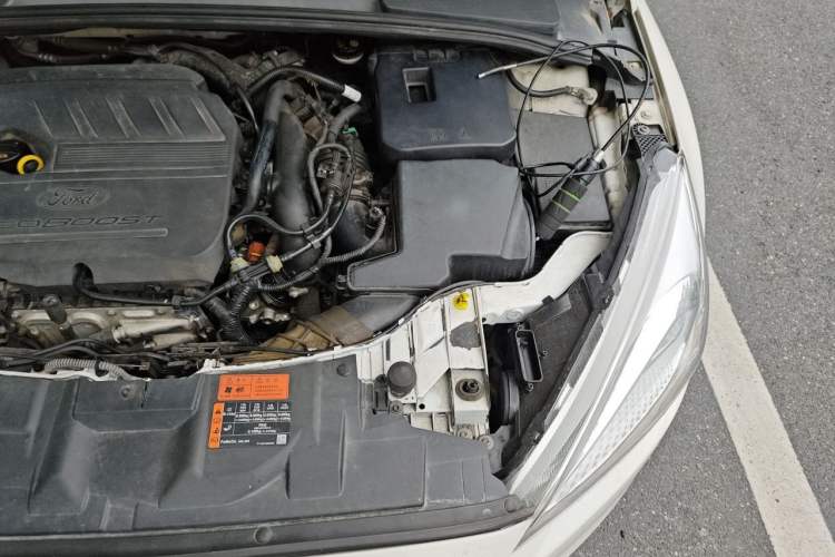 Used Ford Focus 2015 Hatchback EcoBoost 180 Automatic Elite Model Engine Bay Left