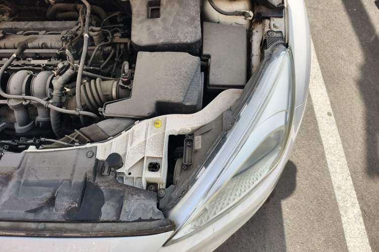 Used Ford Focus 2015 Hatchback 1.6L Automatic Comfort Model Engine Bay Left