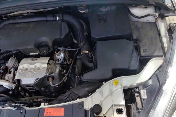 Used Ford Focus 2015 Hatchback EcoBoost 125 Manual – Ultra-Style Edition Engine Bay Left