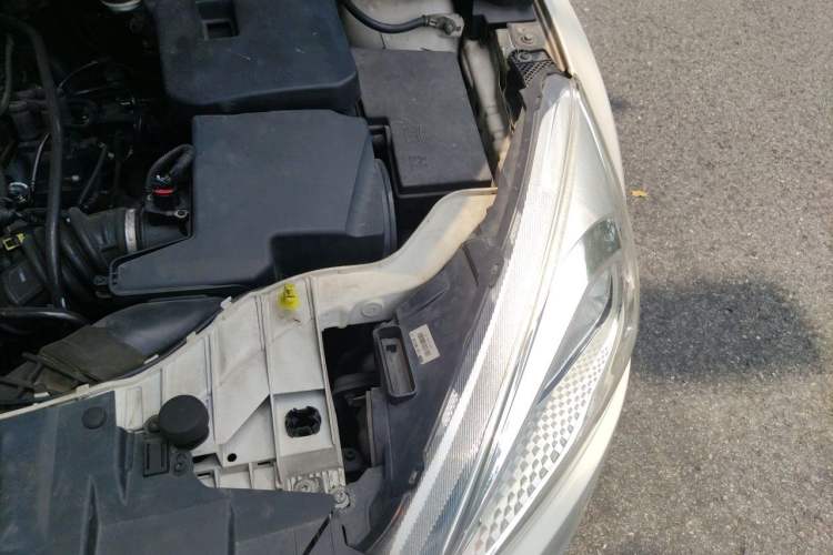 Used Ford Focus 2015 Hatchback 1.6L Automatic Comfort Model Engine Bay Left