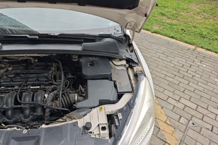 Used Ford Focus 2015 Sedan 1.6L Automatic Comfort Model Engine Bay Left