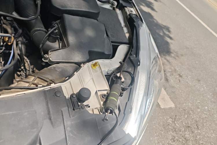 Used Ford Focus 2015 Hatchback EcoBoost 125 Automatic Supreme Style Edition Engine Bay Left