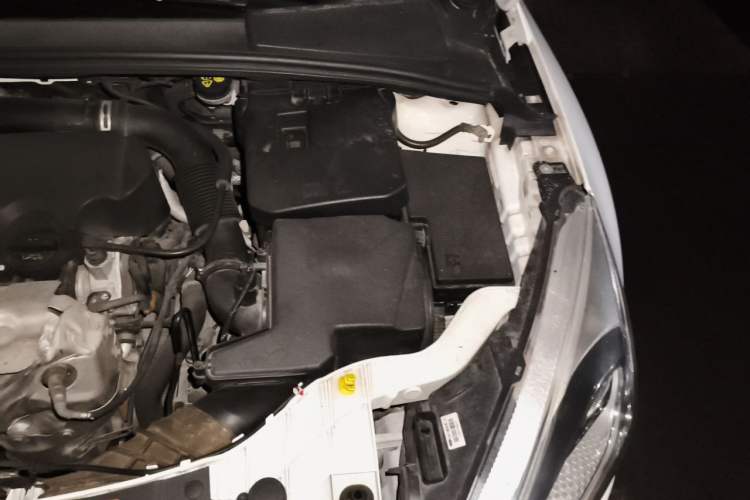Used Ford Focus 2015 Hatchback EcoBoost 125 Automatic Supreme Style Edition Engine Bay Left