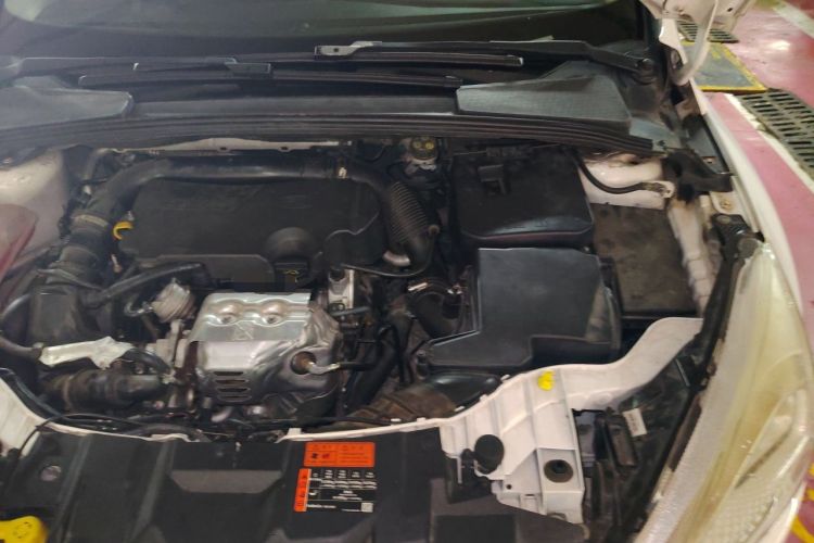 Used Ford Focus 2015 Sedan EcoBoost 125 Automatic Supreme Style Edition Engine Bay Left