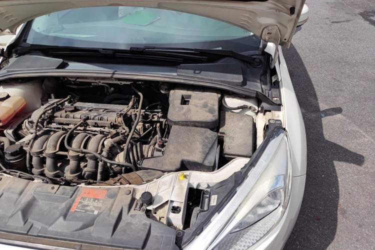 Used Ford Focus 2015 Hatchback 1.6L Automatic Comfort Model Engine Bay Left