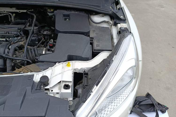 Used Ford Focus 2015 Hatchback 1.6L Automatic Fashion Edition Engine Bay Left