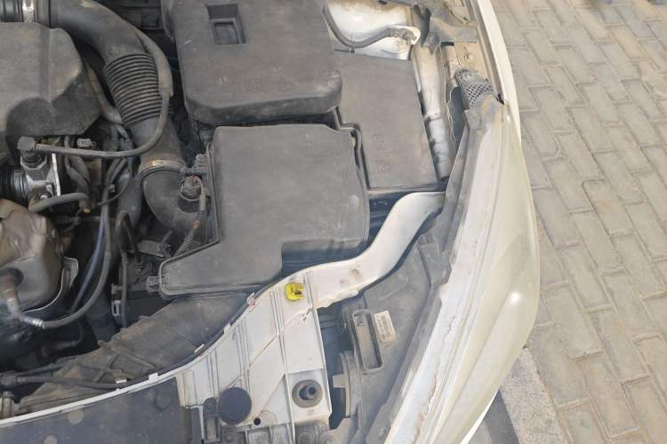 Used Ford Focus 2015 Hatchback EcoBoost 125 Automatic Supreme Style Edition Engine Bay Left