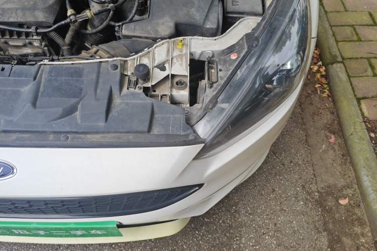 Used Ford Focus 2015 Sedan EcoBoost 180 Automatic Elite Model Engine Bay Left