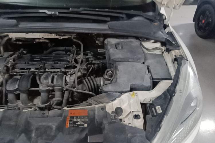 Used Ford Focus 2015 Sedan 1.6L Automatic Comfort Model Engine Bay Left