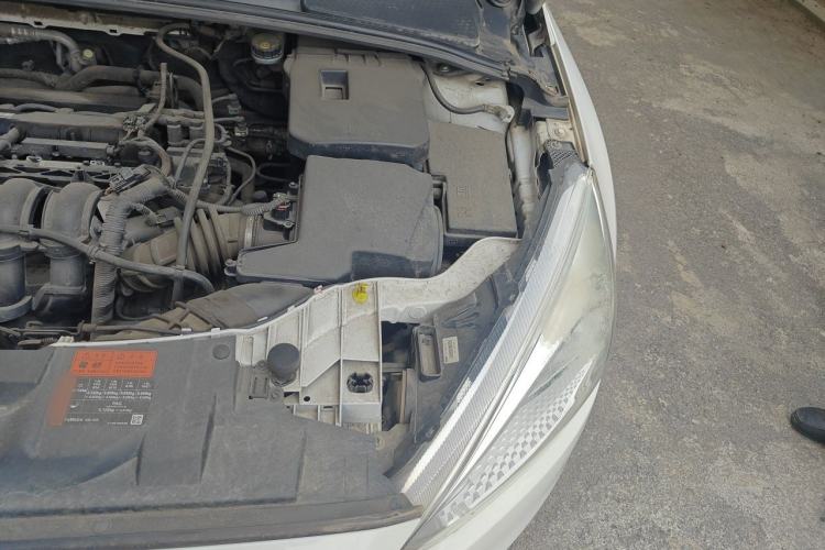 Used Ford Focus 2015 Sedan 1.6L Manual Comfort Model Engine Bay Left