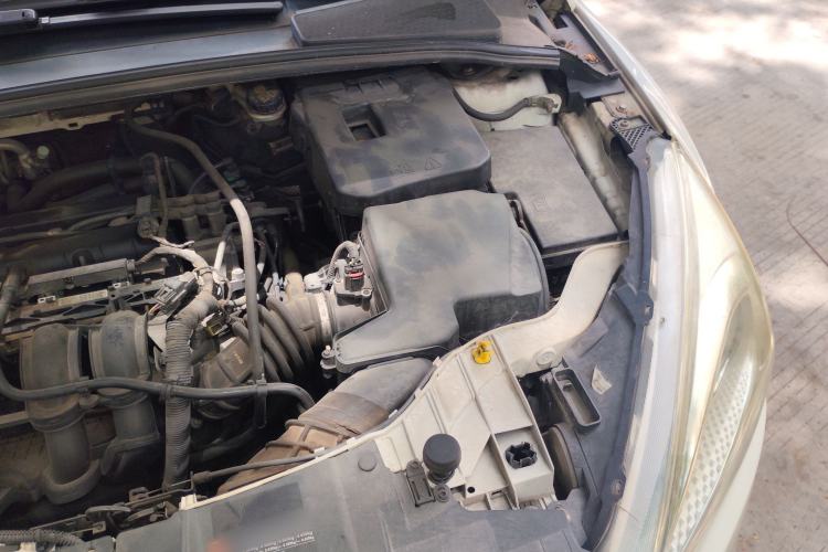 Used Ford Focus 2015 Sedan 1.6L Automatic Comfort Model Engine Bay Left