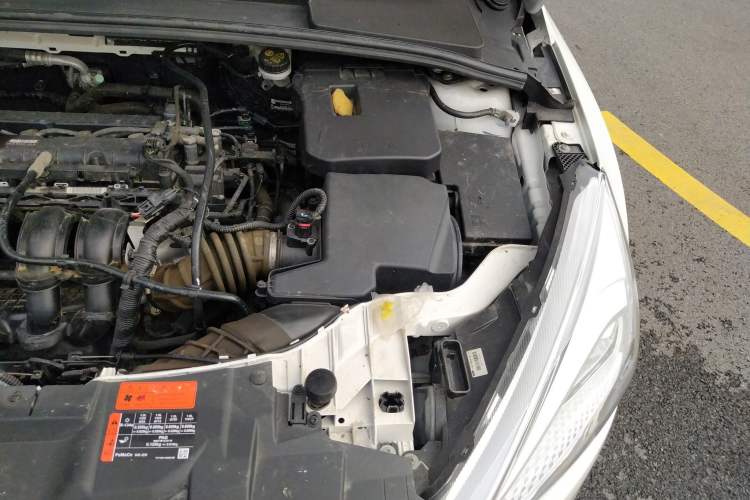 Used Ford Focus 2015 Sedan 1.6L Automatic Comfort Model Engine Bay Left