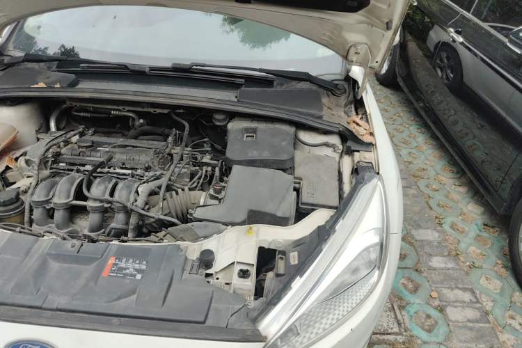 Used Ford Focus 2015 Sedan 1.6L Automatic Comfort Model Engine Bay Left