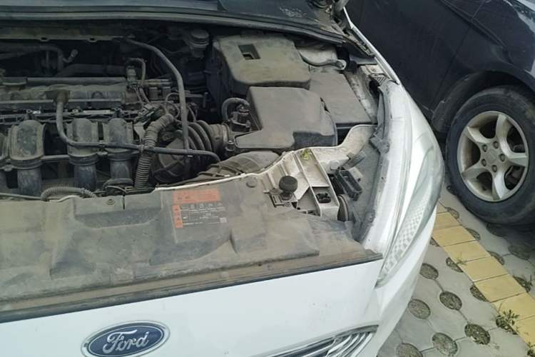 Used Ford Focus 2015 Sedan 1.6L Automatic Comfort Model Engine Bay Left