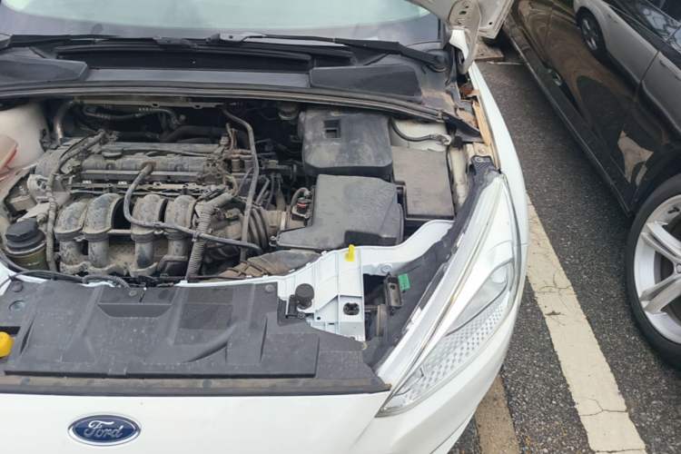 Used Ford Focus 2015 Sedan 1.6L Automatic Comfort Model Engine Bay Left
