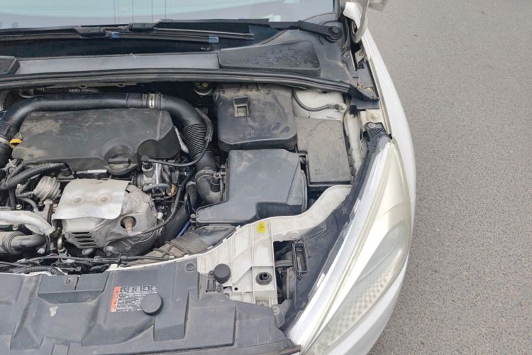 Used Ford Focus 2015 Sedan EcoBoost 125 Automatic Supreme Style Edition Engine Bay Left
