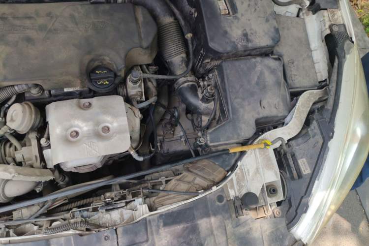 Used Ford Focus 2015 Hatchback EcoBoost 125 Automatic Supreme Style Edition Engine Bay Left