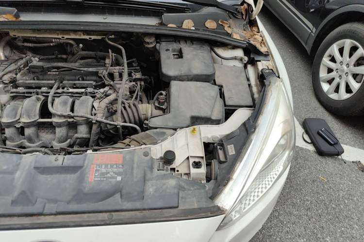Used Ford Focus 2015 Sedan 1.6L Automatic Comfort Model Engine Bay Left
