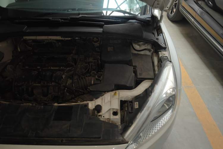 Used Ford Focus 2015 Sedan 1.6L Automatic Comfort Model Engine Bay Left