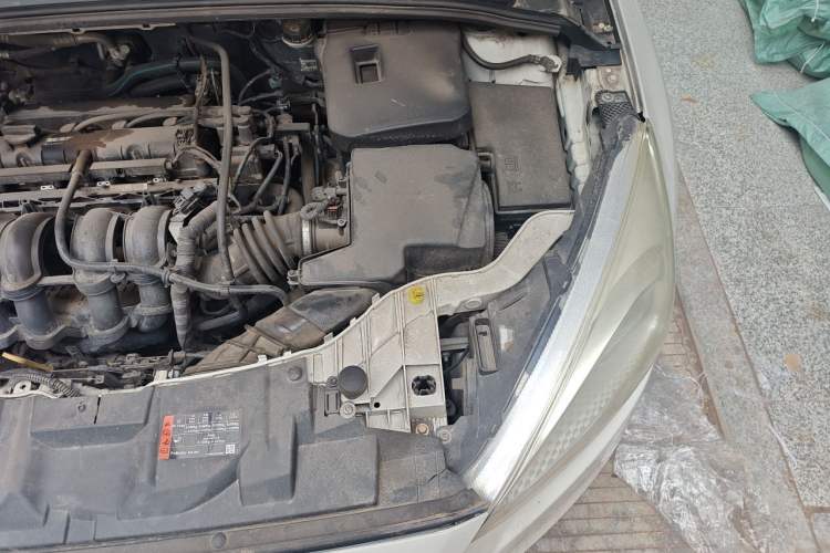 Used Ford Focus 2015 Sedan 1.6L Automatic Comfort Model Engine Bay Left