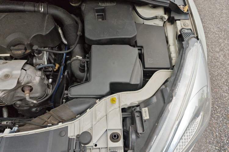 Used Ford Focus 2015 Sedan EcoBoost 125 Automatic Supreme Style Edition Engine Bay Left